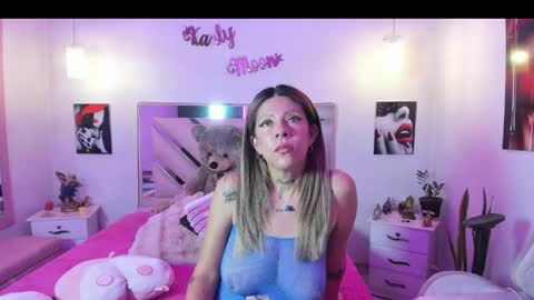 Snapshot of karly_moonn chatting on May 8, 9:42 pm Karly Moonns online show from May 8, 9:42 pm