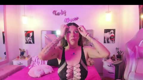 Snapshot of karly_moonn chatting on May 10, 10:59 pm Karly Moonns online show from May 10, 10:59 pm