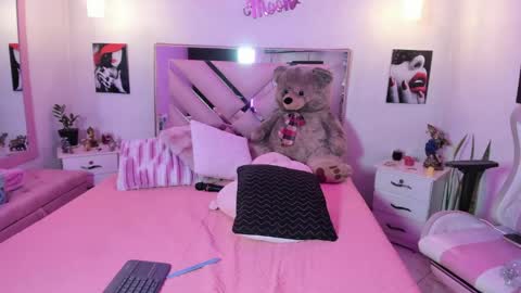 Snapshot of karly_moonn chatting on May 23, 10:03 pm Karly Moonns online show from May 23, 10:03 pm