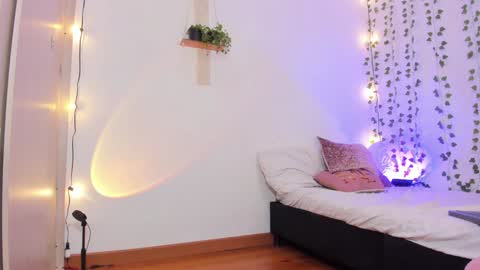 Karlye online show from December 10, 5:55 pm