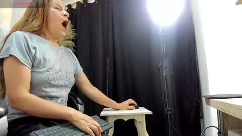 Snapshot of karlye_hot chatting on July 10, 4:06 am KARLYE online show from July 10, 4:06 am