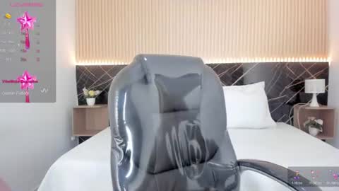 karol_cortes online show from June 23, 12:14 pm