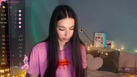 Snapshot of karolina_hottie_ chatting on April 21, 2:04 am Kira online show from April 21, 2:04 am