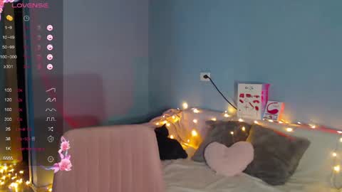 Snapshot of karolina_hottie_ chatting on May 1, 2:27 am Kira online show from May 1, 2:27 am