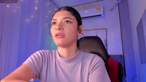Snapshot of karolina_vince chatting on April 15, 6:59 pm Karo online show from April 15, 6:59 pm