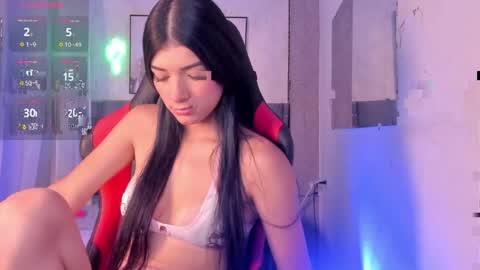 Snapshot of karolina_vince chatting on April 24, 8:55 pm Karo online show from April 24, 8:55 pm