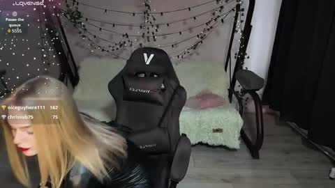 KarolinaHayes online show from June 1, 4:09 pm
