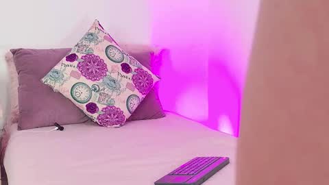 karolinahill online show from December 15, 4:11 pm