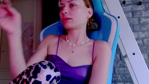 karoline121 online show from March 11, 1:23 pm