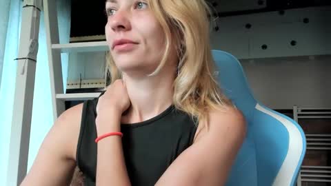 karoline121 online show from September 10, 6:46 am