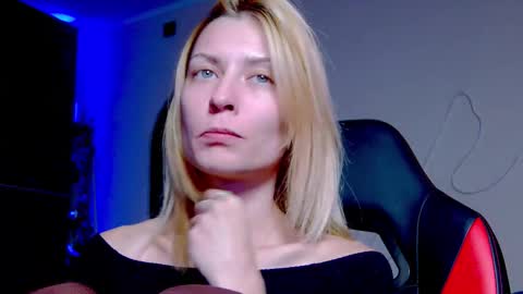 karoline121 online show from October 1, 8:15 pm