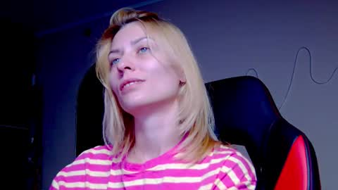 karoline121 online show from October 2, 8:27 pm