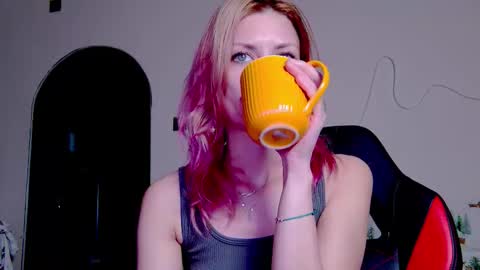 karoline121 online show from November 24, 10:53 pm