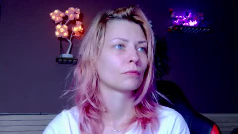 karoline121 online show from December 1, 2:11 pm