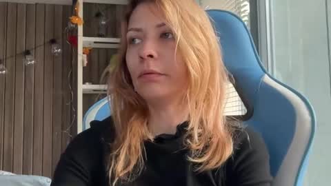 karoline121 online show from February 20, 6:48 am