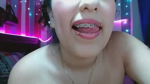 karoline_lov2 online show from December 15, 10:47 pm