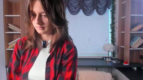 Mia online show from March 4, 11:05 am