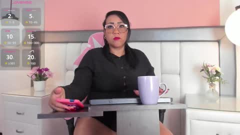 karolwest_ online show from November 11, 12:27 pm