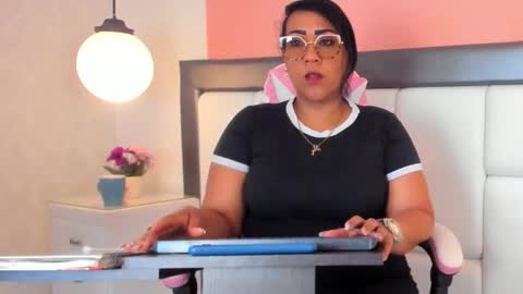 karolwest_ online show from December 16, 11:59 am