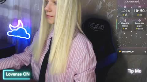 Caroline Fox online show from March 29, 7:52 am