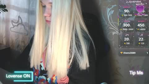 Caroline Fox online show from April 3, 8:45 am