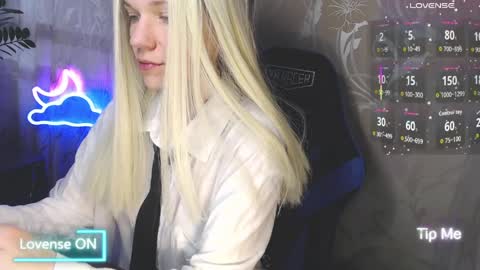 Caroline Fox online show from April 4, 7:39 am