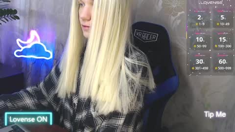 Caroline Fox online show from April 10, 7:35 am