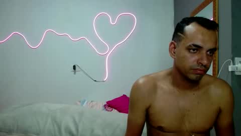 Tamires e Maicon online show from December 8, 8:58 pm