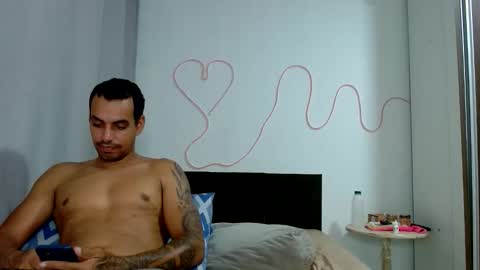 Tamires e Maicon online show from April 4, 7:33 pm