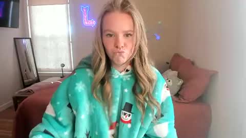 Snapshot of kassykitty29 chatting on December 1, 9:48 pm Kitty Kat online show from December 1, 9:48 pm