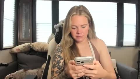 Kitty Kat online show from April 21, 8:01 pm