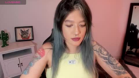 Snapshot of kat_apple chatting on October 24, 3:52 pm Alicia online show from October 24, 3:52 pm