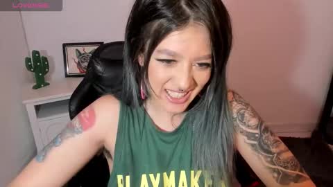 Snapshot of kat_apple chatting on October 25, 3:58 am Alicia online show from October 25, 3:58 am