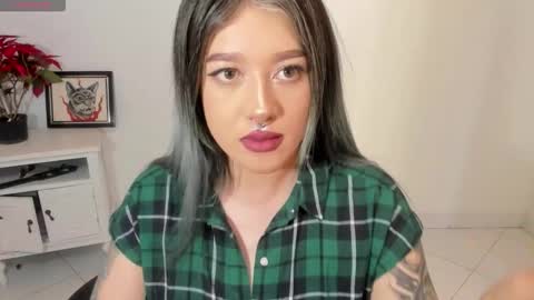 Snapshot of kat_apple chatting on November 22, 9:14 pm Alicia online show from November 22, 9:14 pm