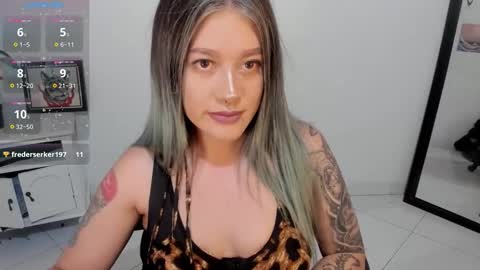 Snapshot of kat_apple chatting on December 19, 1:01 am Alicia online show from December 19, 1:01 am