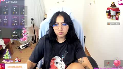 Kat       online show from December 3, 7:11 pm