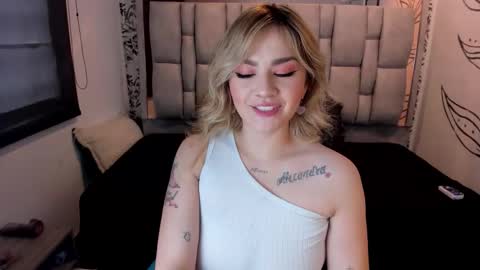 Snapshot of katahoot_ chatting on November 12, 8:30 pm K A T A H O O T online show from November 12, 8:30 pm