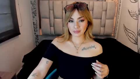 Snapshot of katahoot_ chatting on December 19, 8:16 pm K A T A H O O T online show from December 19, 8:16 pm