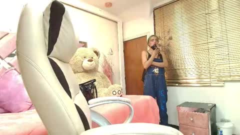 Snapshot of kataleya_bella chatting on November 19, 6:41 pm kataleya_bella online show from November 19, 6:41 pm