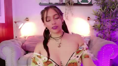 katalinalee_ online show from April 9, 8:58 pm