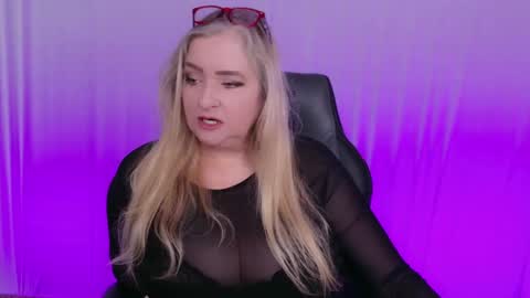 Snapshot of katdsinclair chatting on February 17, 2:26 pm Kat D Sinclair online show from February 17, 2:26 pm