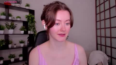 Snapshot of kate_cuddle chatting on February 11, 2:49 am Kate online show from February 11, 2:49 am