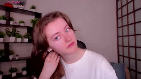 Snapshot of kate_cuddle chatting on February 16, 2:40 am Kate online show from February 16, 2:40 am