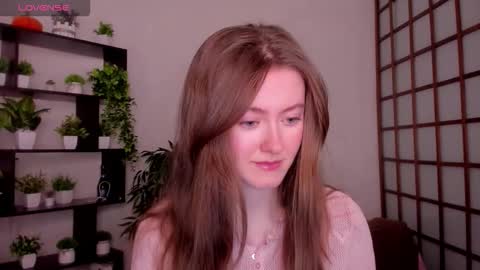 Snapshot of kate_cuddle chatting on February 25, 3:05 am Kate online show from February 25, 3:05 am