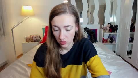 kate_redgar online show from March 6, 4:28 pm