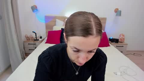 kate_redgar online show from September 30, 1:05 pm