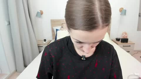 kate_redgar online show from April 28, 3:28 pm