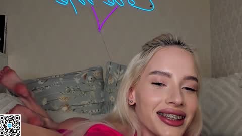 Snapshot of katebremar chatting on December 14, 10:28 pm online show from December 14, 10:28 pm