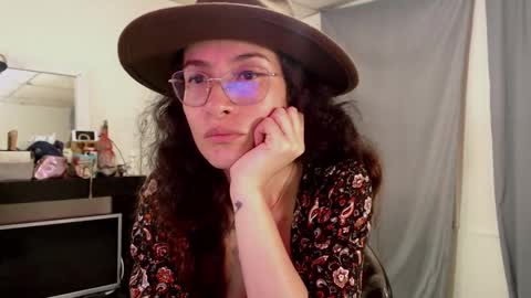 Snapshot of katehathor8 chatting on December 9, 9:06 am kate keith but here i prefer My Goddess independient model online show from December 9, 9:06 am