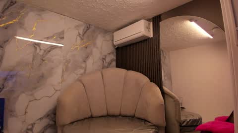 Im Katherine but call me Kate  online show from April 4, 11:40 am